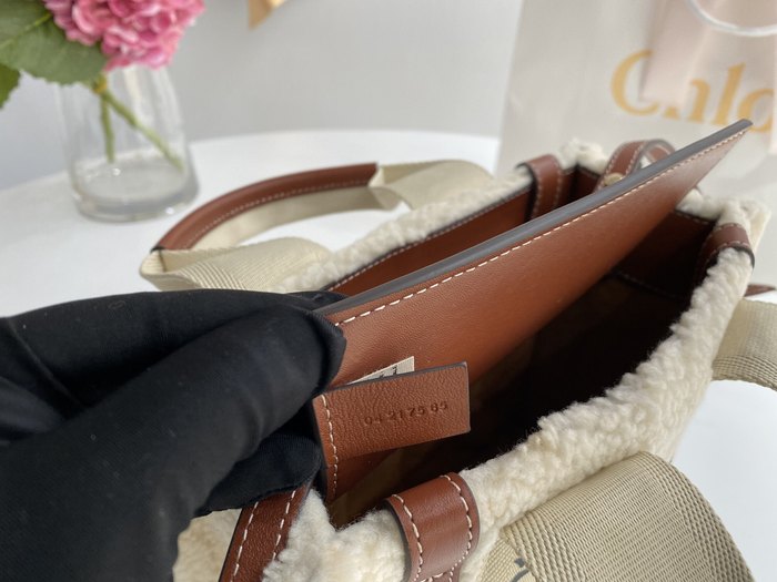 Chloe Tote bag with stylish details Beige 01A