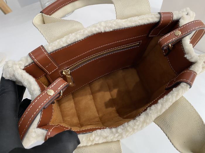 Chloe Tote bag with stylish details Beige 01A