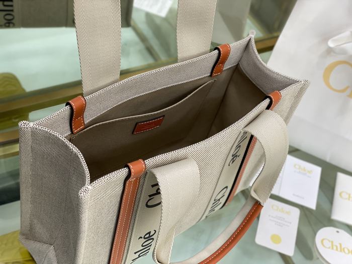 Chloe Tote bag with stylish features Navy 01A