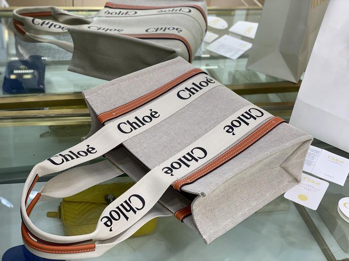 Chloe Tote bag with stylish features Navy 01A