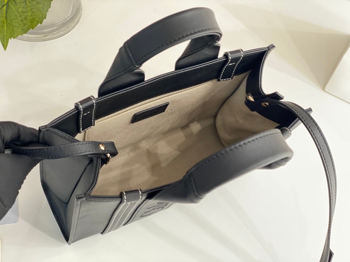 Chloe Tote bag with stylish features Tan 01A