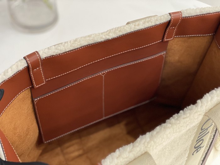 Chloe Tote bag with stylish traits Beige 01A 3