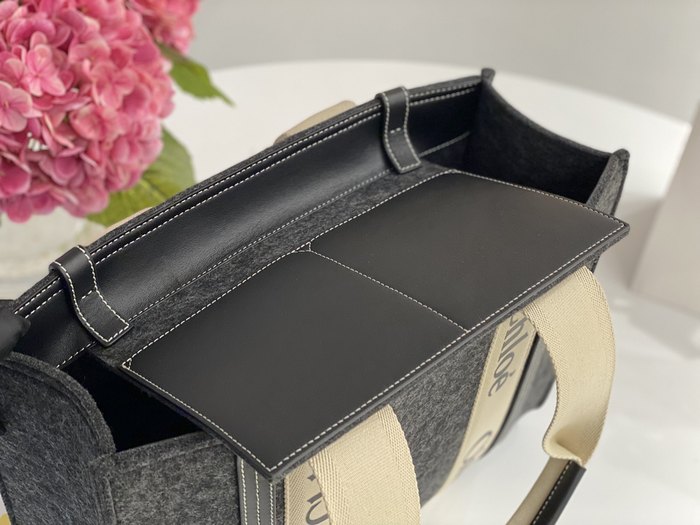 Chloe Tote bag with stylish traits Black 01A