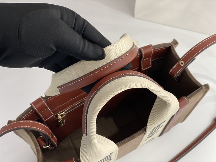 Chloe Tote bag with stylish traits Brown 01A 3