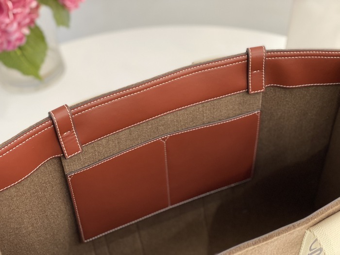 Chloe Tote bag with stylish traits Brown 01A 4