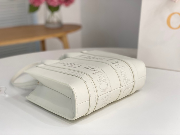 Chloe Tote with stylish features White 01A