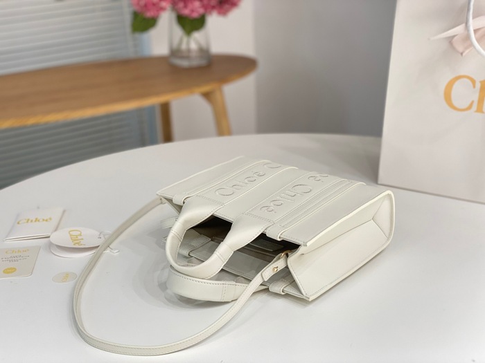 Chloe Tote with stylish features White 01A