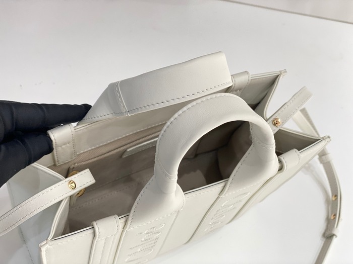 Chloe Tote with stylish features White 01A