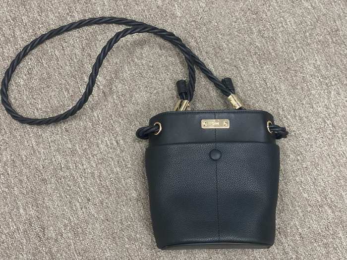Chloe Tote with unique design traits Black 01A