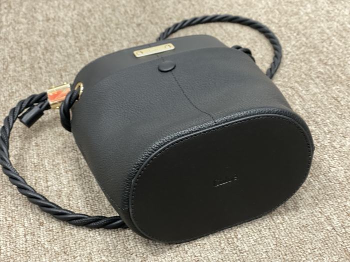 Chloe Tote with unique design traits Black 01A