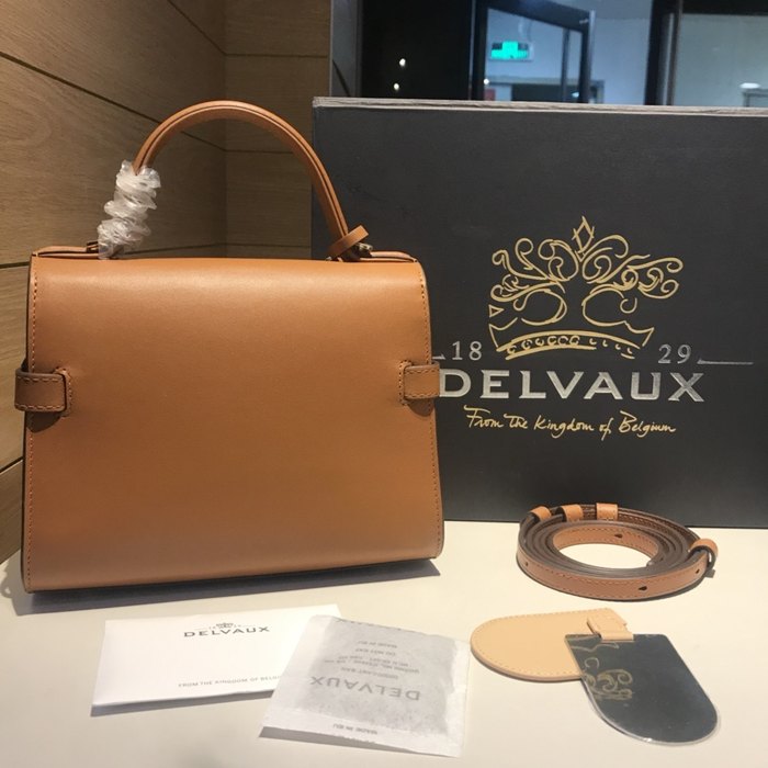 Delvaux Tote Bag with Stylish Features Tan 01A