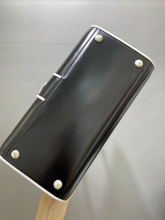 Delvaux Tote bag with elegant design Black 01A 2