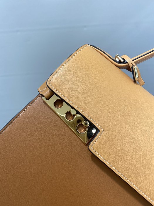 Delvaux Tote bag with elegant features Red 01A