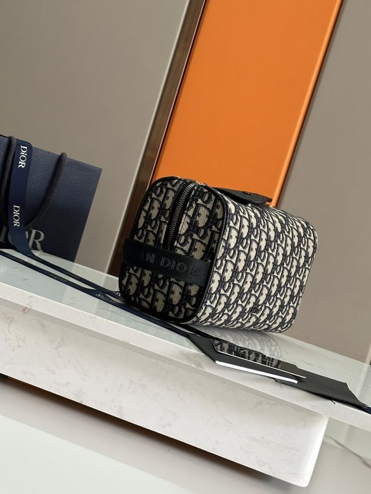 Dior 33123116 size 215x125x105cm color 80A