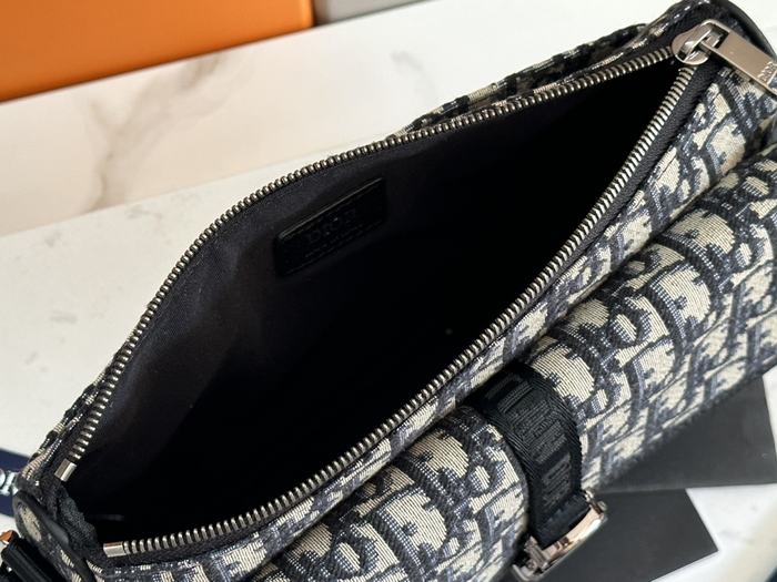 Dior 48123153 size 26x18x6cm color 83A