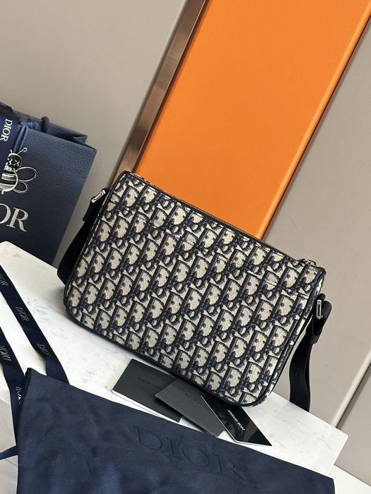 Dior 48123153 size 26x18x6cm color 83A