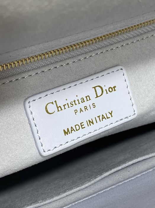 Dior Quilted Tote Beige 01A 3