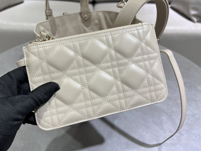 Dior Quilted Tote Beige 01A 4