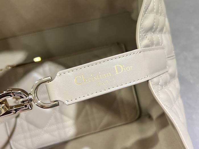 Dior Quilted Tote Beige 01A 4