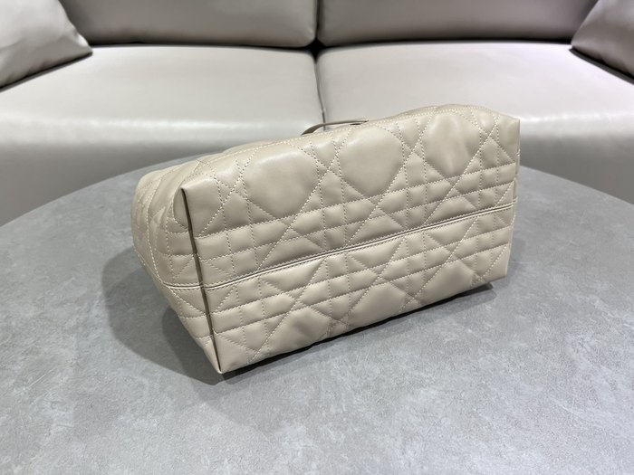 Dior Quilted Tote Beige 01A 4