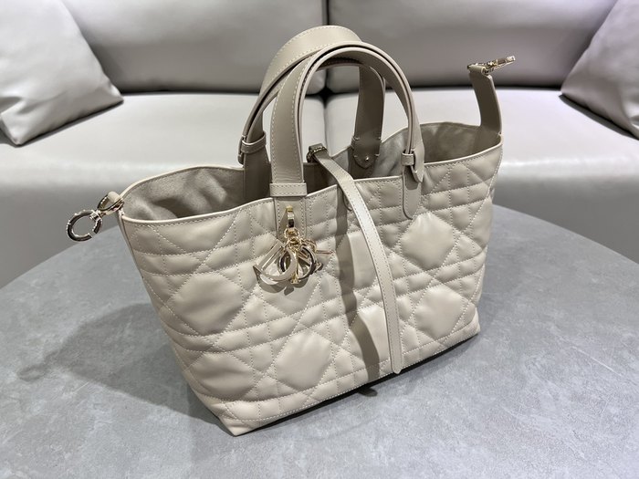 Dior Quilted Tote Beige 01A 4