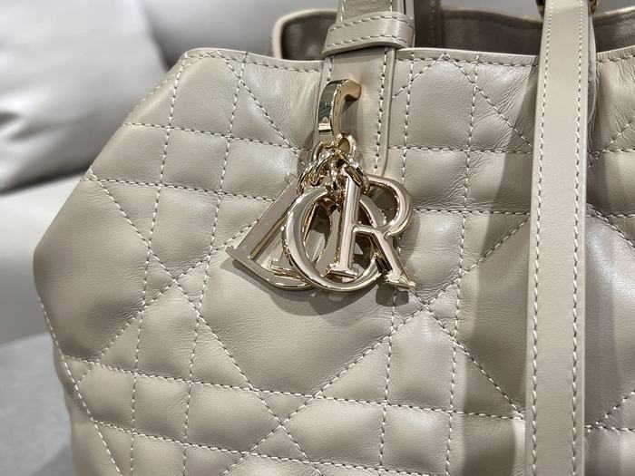 Dior Quilted Tote Beige 01A 4