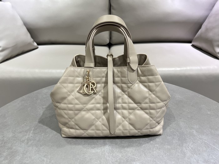 Dior Quilted Tote Beige 01A 4