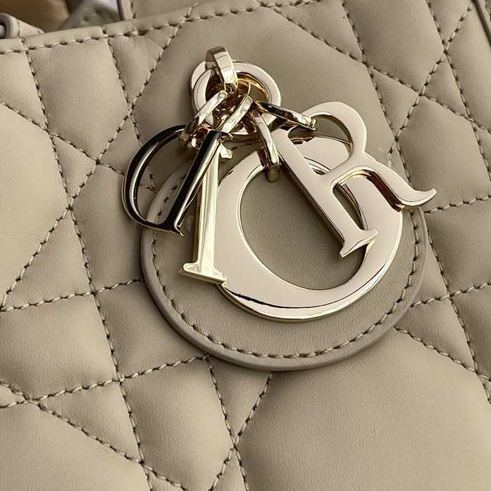 Dior Quilted Tote Beige 01A 6