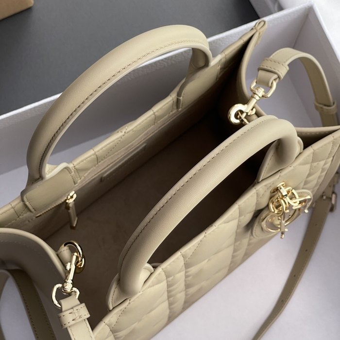 Dior Quilted Tote Beige 01A 6