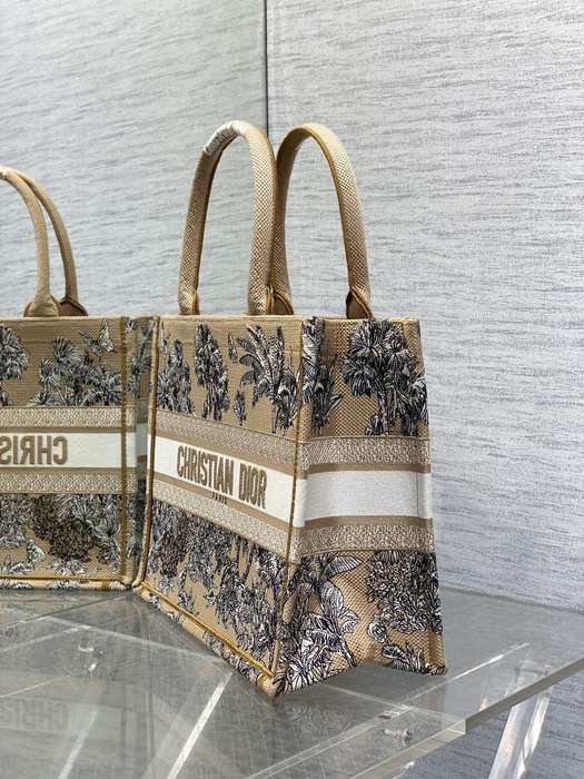Dior Tote Bag with elegant design traits Beige 01A