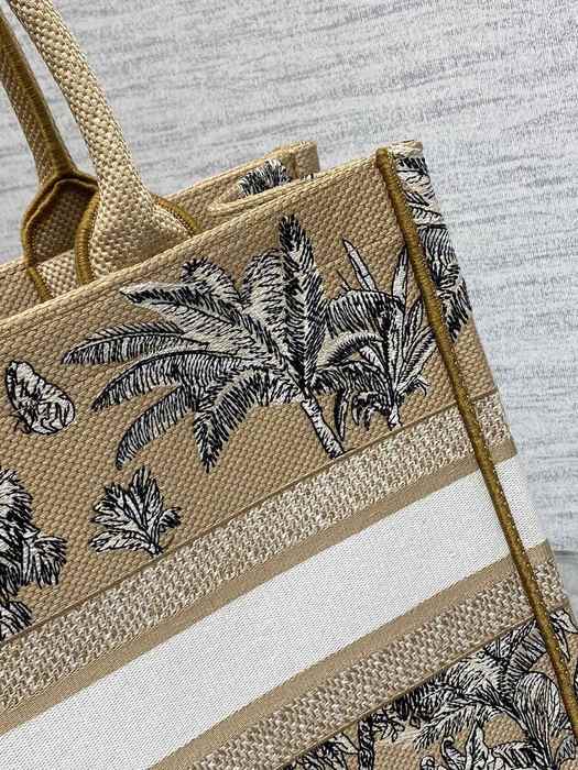 Dior Tote Bag with elegant design traits Beige 01A
