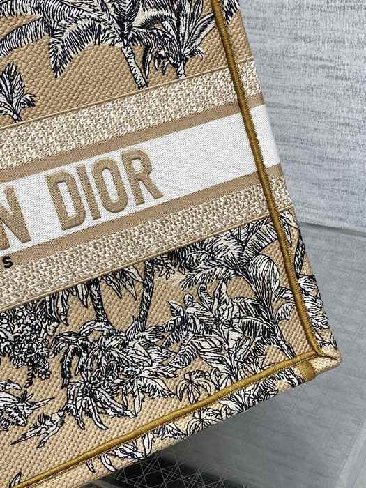 Dior Tote Bag with elegant design traits Beige 01A