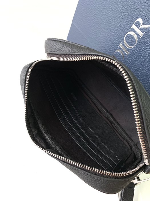 Dior Tote Bag with stylish features Black 01A 15