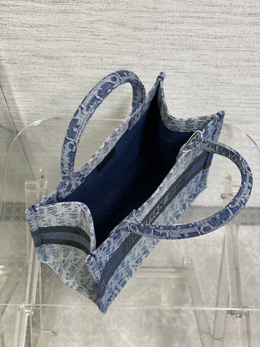 Dior Tote Bag with stylish features Navy 01A 13