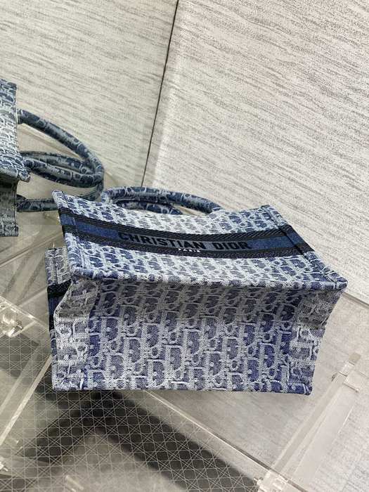 Dior Tote Bag with stylish features Navy 01A 13
