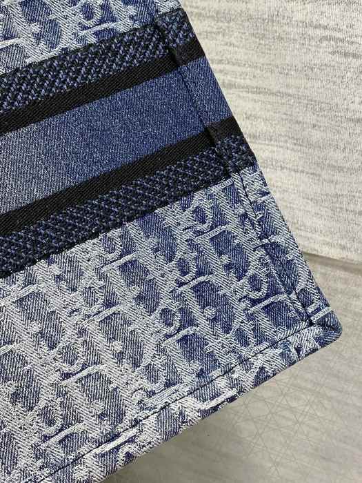 Dior Tote Bag with stylish features Navy 01A 13