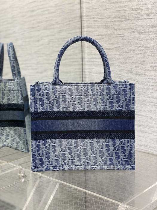 Dior Tote Bag with stylish features Navy 01A 13