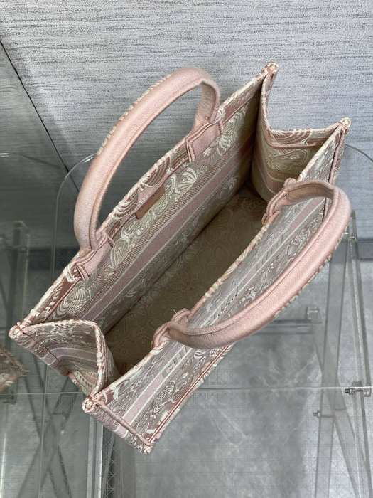 Dior Tote bag with characteristic features Beige 01A