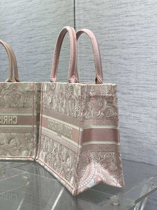 Dior Tote bag with characteristic features Beige 01A