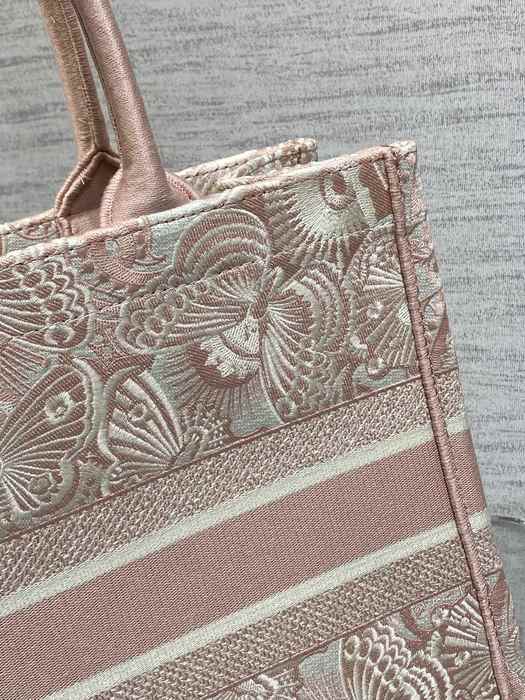 Dior Tote bag with characteristic features Beige 01A