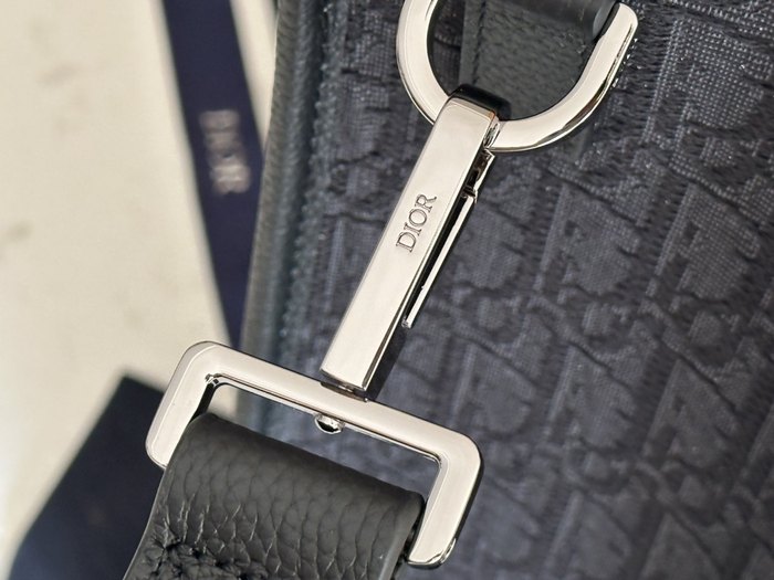 Dior Tote bag with dual handles and spacious design Navy 01A