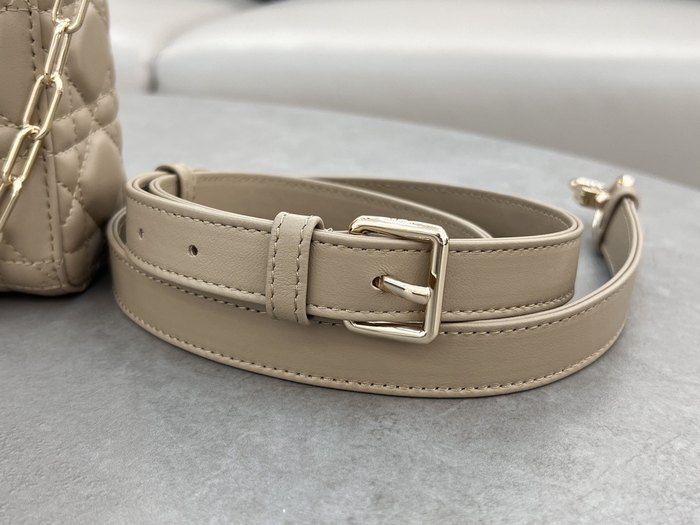 Dior Tote bag with elegant design Beige 01A 2