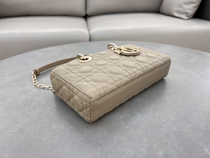 Dior Tote bag with elegant design Beige 01A 2