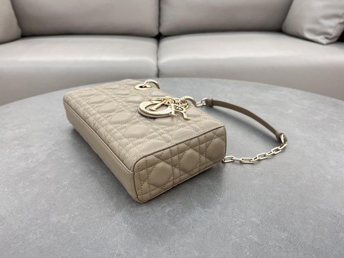 Dior Tote bag with elegant design Beige 01A 2