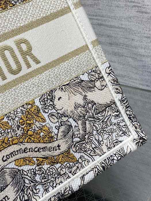 Dior Tote bag with elegant design Beige 01A