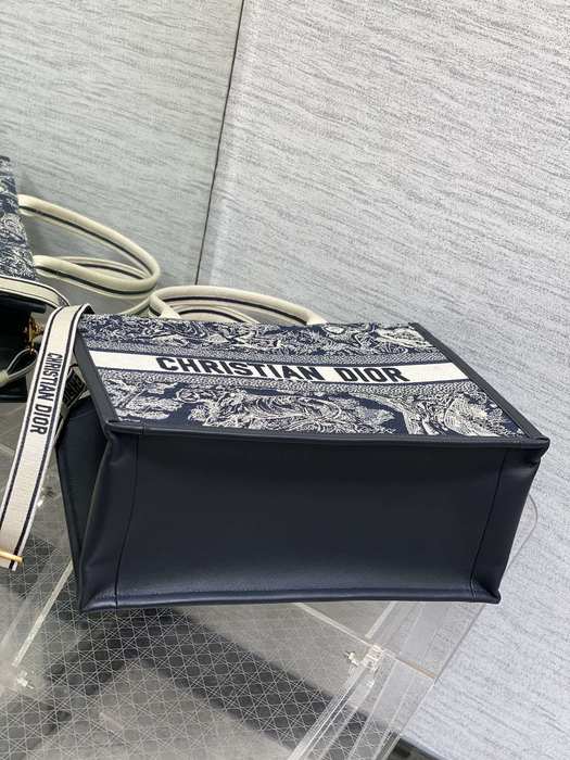 Dior Tote bag with elegant design Navy 01A 2