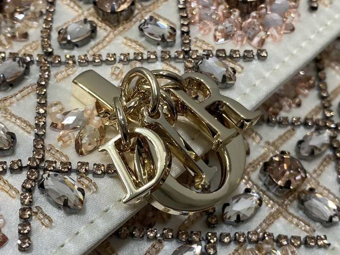 Dior Tote bag with elegant design White 01A 2