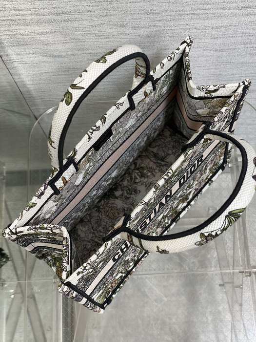 Dior Tote bag with elegant design traits Beige 01A 2