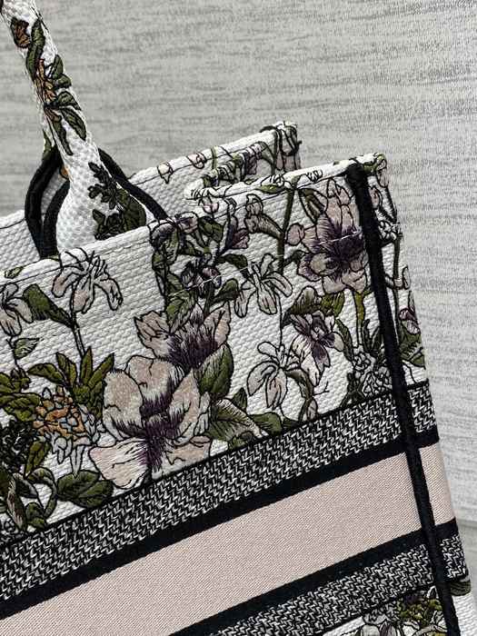 Dior Tote bag with elegant design traits Beige 01A 2