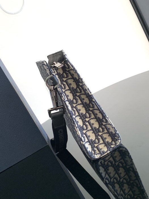 Dior Tote bag with elegant detailing Navy 01A